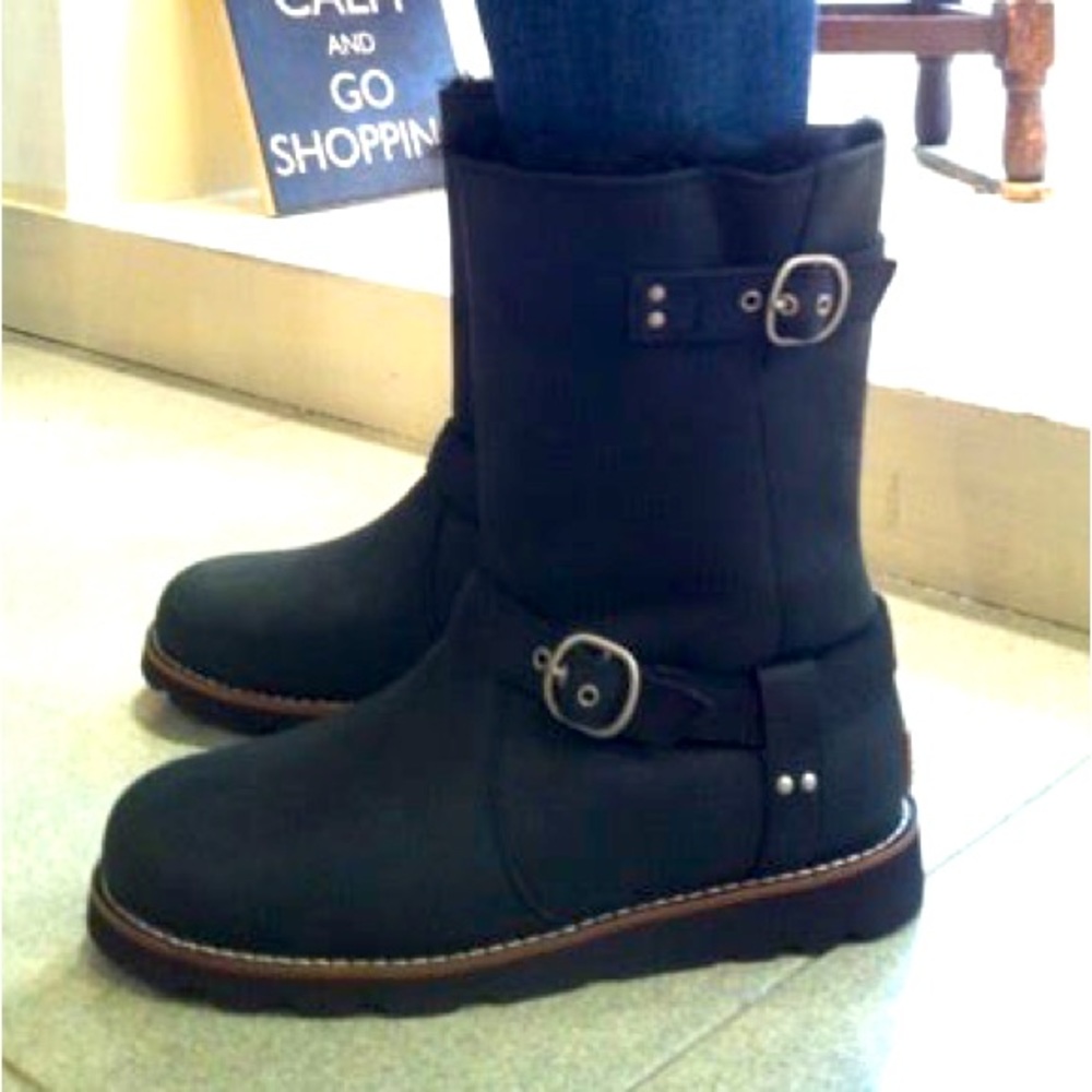 UGG Noira 7 black waterproof leather Moto boots shearling lining buckles VGUC
